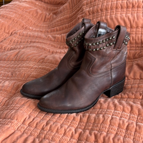 Frye Brown studded Billy Bootie Size 8 - Picture 3 of 8